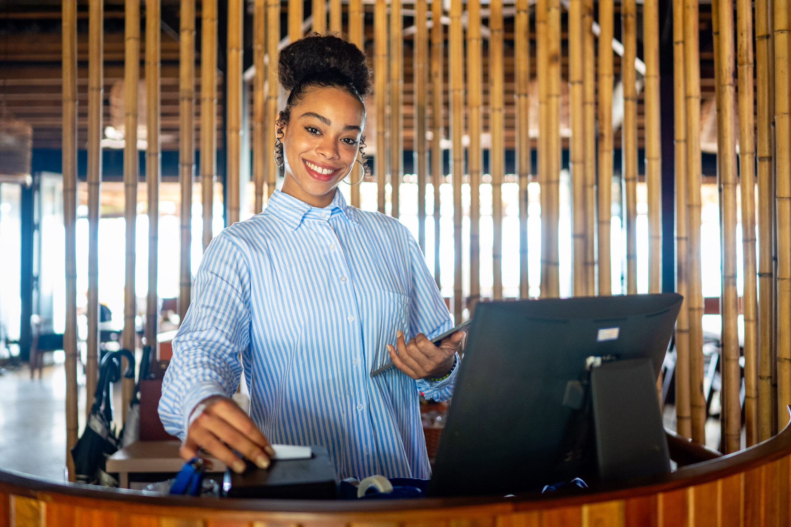 Smart restaurant technology and AI drive contactless payment and digital transformation making fast secure cashless transactions easy in hospitality